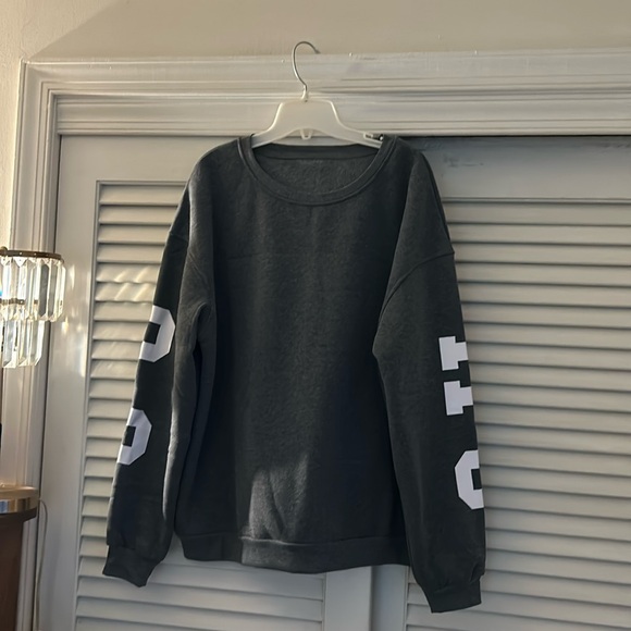 NWOT - Bettlity Letter Print Sweat Shirt - Picture 1 of 5